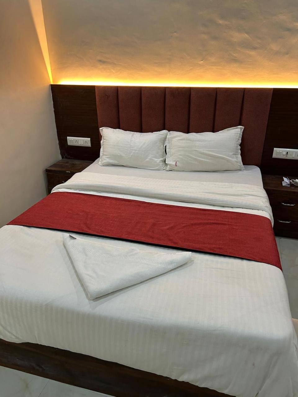 Pensión Fabhotel Surya Grand Bombay