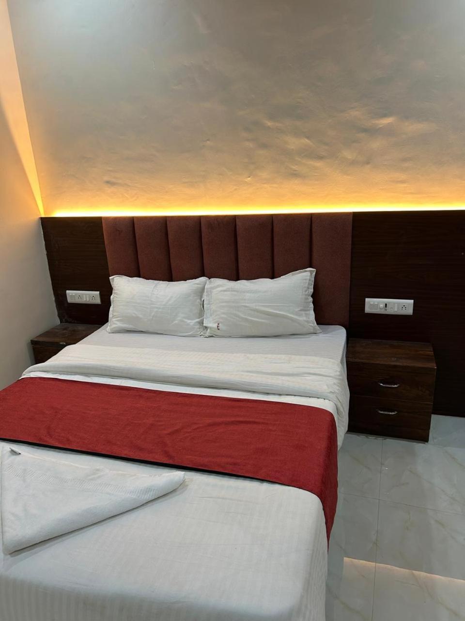 Pensión Fabhotel Surya Grand Bombay