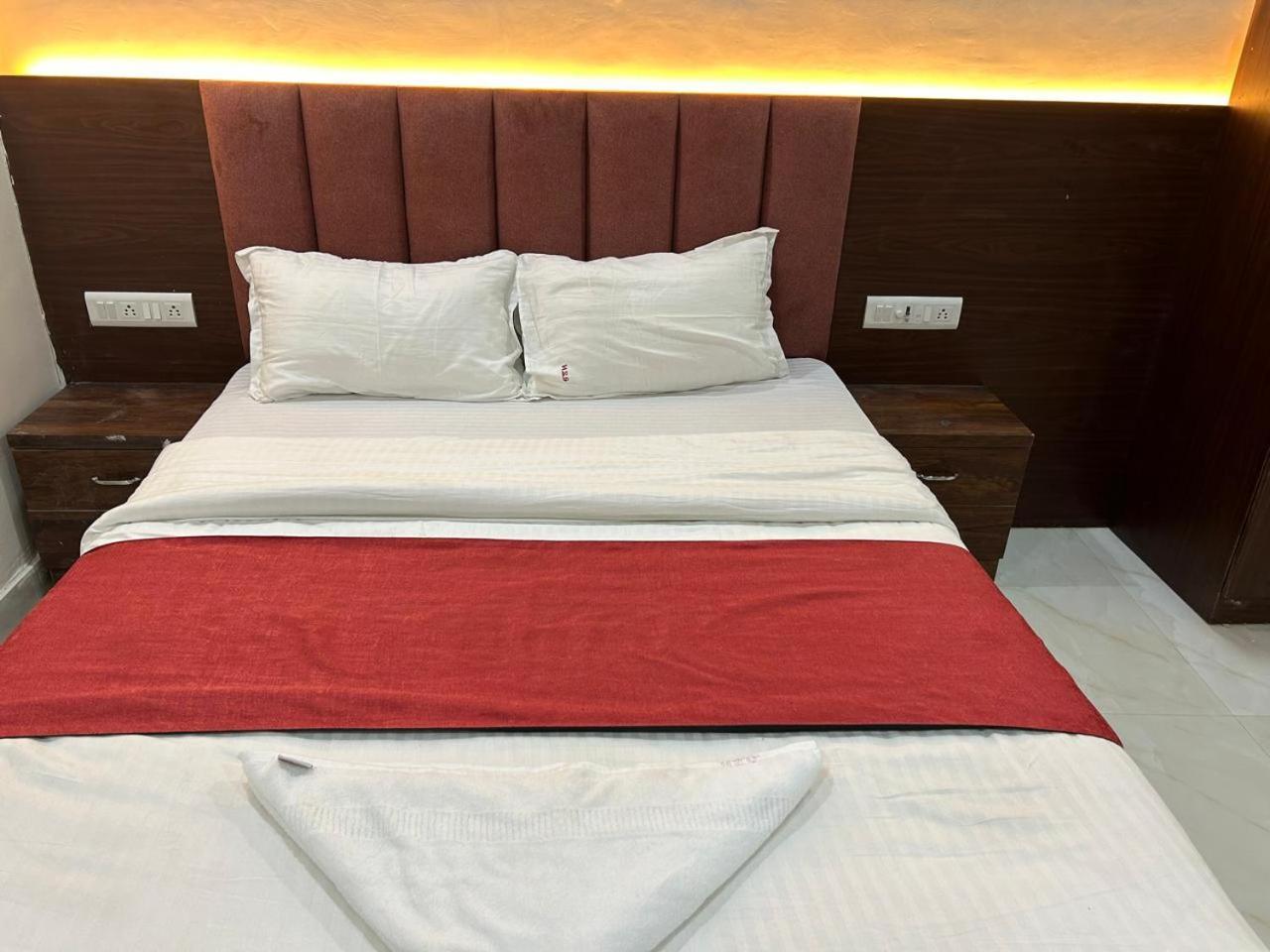 Pensión Fabhotel Surya Grand
