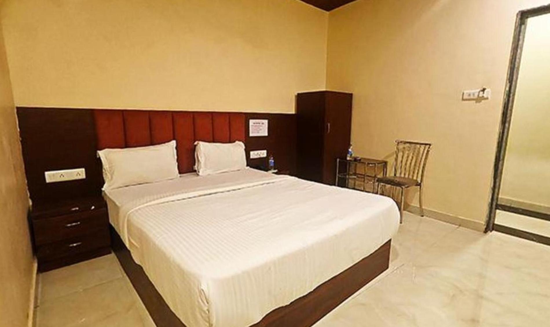 Fabhotel Surya Grand Bombay