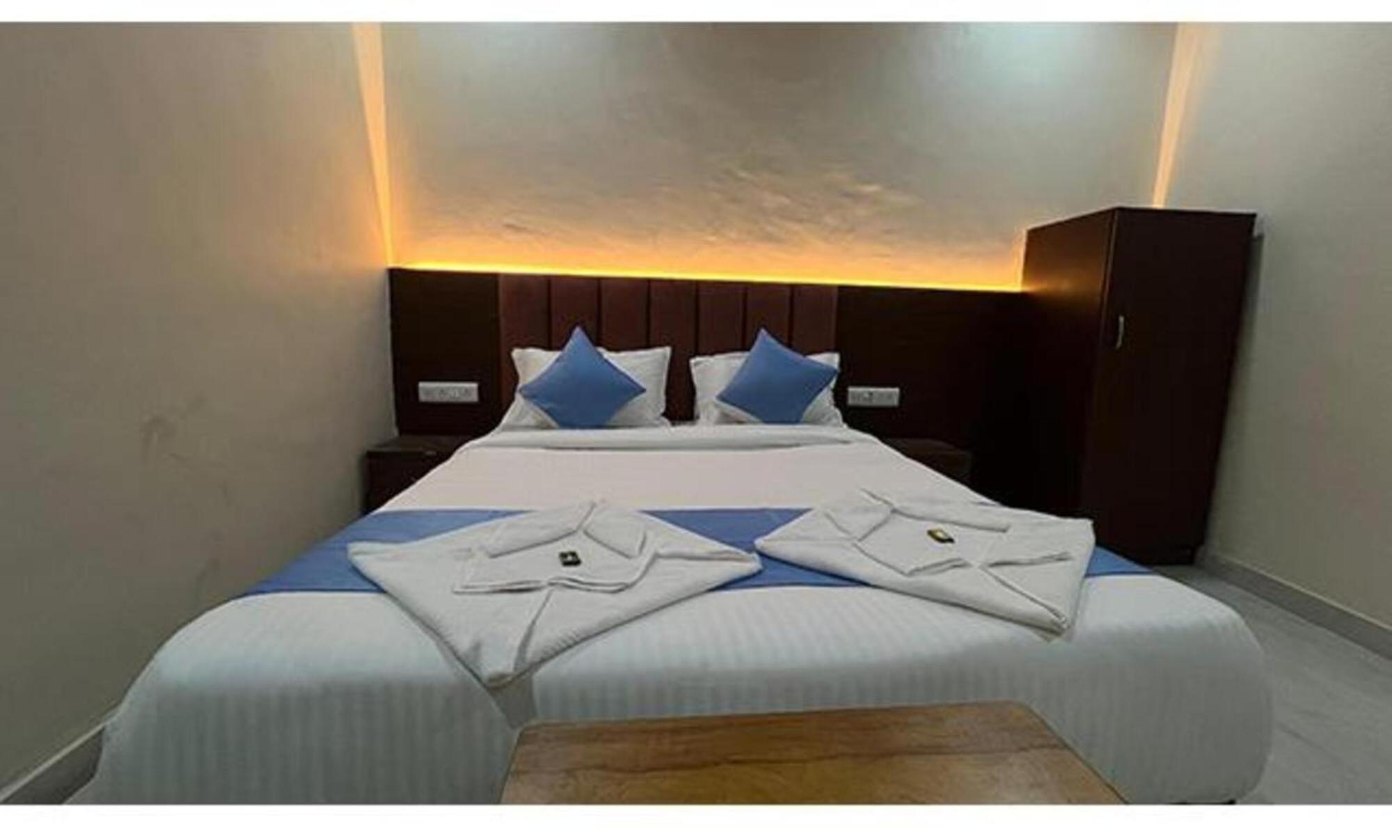 Fabhotel Surya Grand Bombay