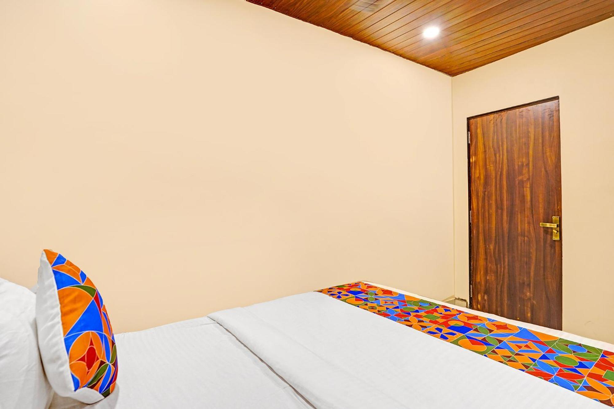 Pensión Fabhotel Surya Grand